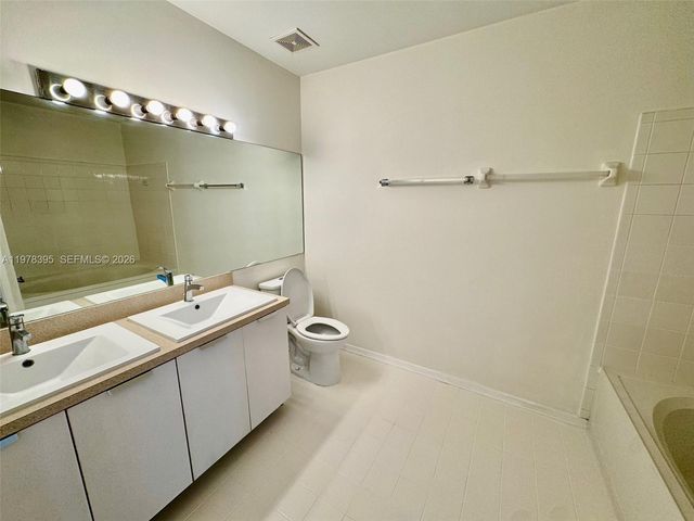 44 Key West Ct 44, Weston, FL 33326