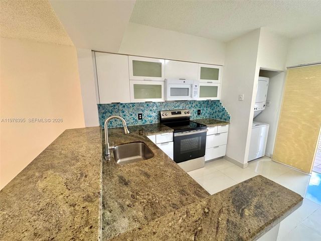 44 Key West Ct 44, Weston, FL 33326