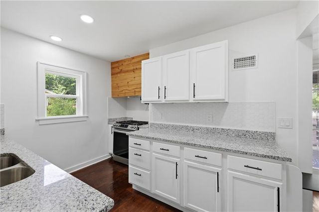 800 Valentine Road, Kansas City, MO 64111