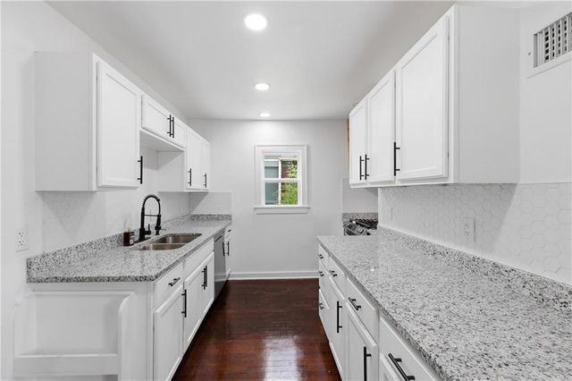 800 Valentine Road, Kansas City, MO 64111