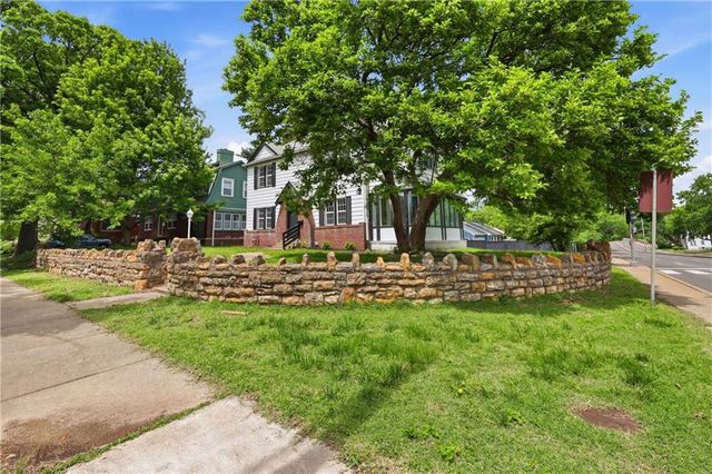 800 Valentine Road, Kansas City, MO 64111