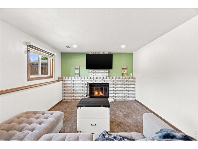 343 Hawthorn Dr, Loveland, CO 80538