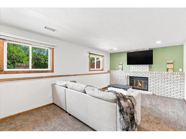 343 Hawthorn Dr, Loveland, CO 80538