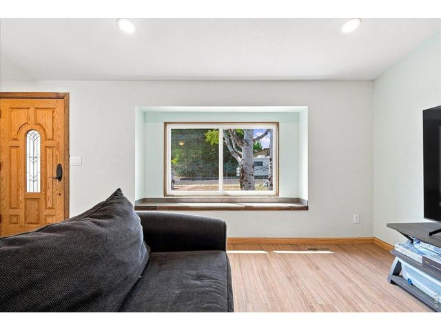 343 Hawthorn Dr, Loveland, CO 80538