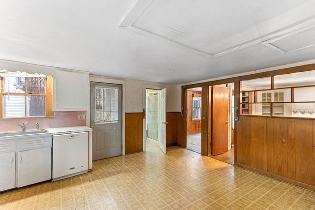 5 Jenny Lind St, Easton, MA 02356