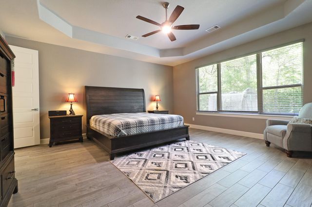 121 Red Hawk Rd Road, Huntsville, TX 77340