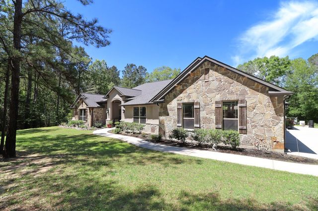 121 Red Hawk Rd Road, Huntsville, TX 77340