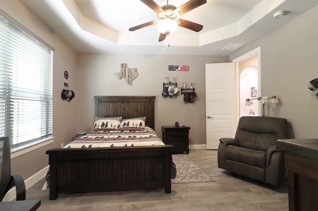 121 Red Hawk Rd Road, Huntsville, TX 77340
