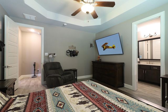 121 Red Hawk Rd Road, Huntsville, TX 77340