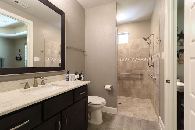 121 Red Hawk Rd Road, Huntsville, TX 77340