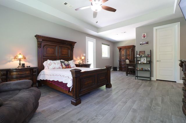 121 Red Hawk Rd Road, Huntsville, TX 77340