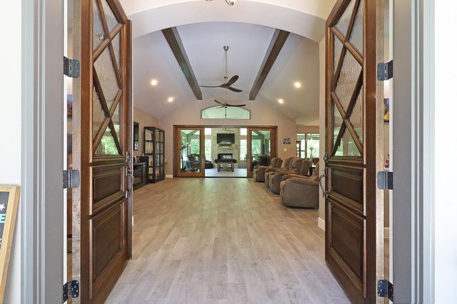 121 Red Hawk Rd Road, Huntsville, TX 77340