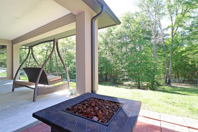 121 Red Hawk Rd Road, Huntsville, TX 77340