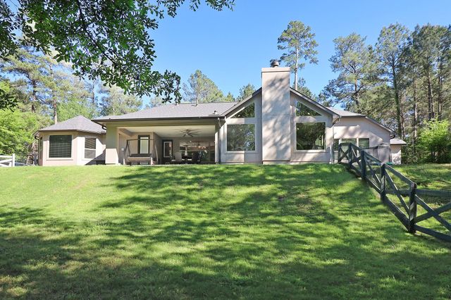 121 Red Hawk Rd Road, Huntsville, TX 77340