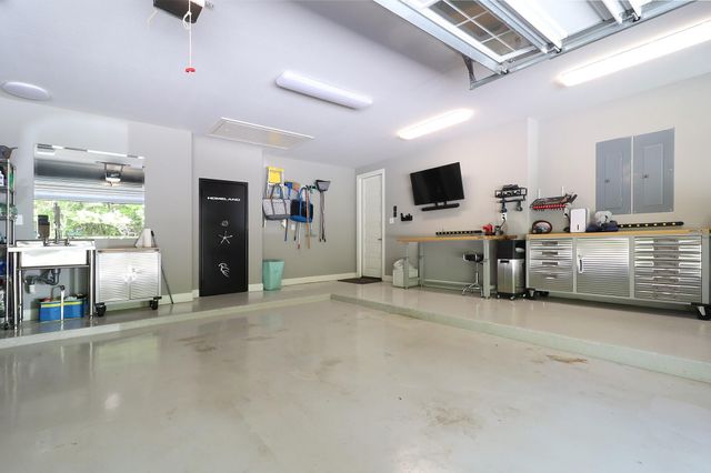 121 Red Hawk Rd Road, Huntsville, TX 77340