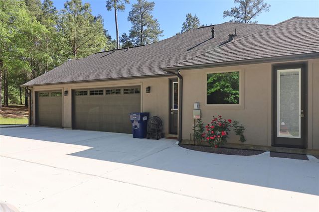 121 Red Hawk Rd Road, Huntsville, TX 77340