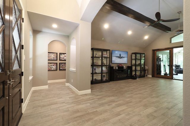121 Red Hawk Rd Road, Huntsville, TX 77340