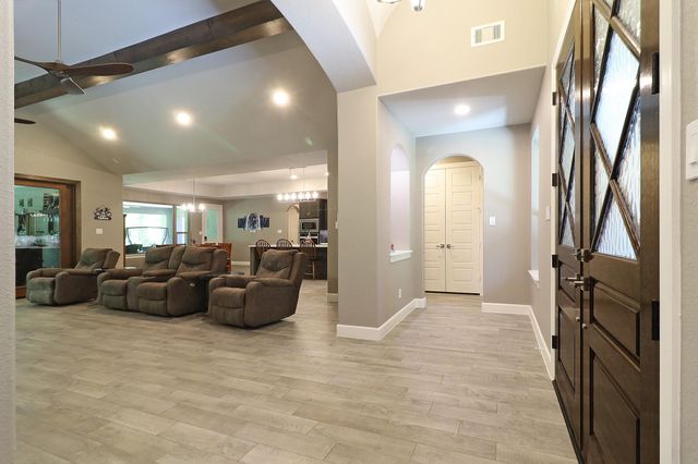 121 Red Hawk Rd Road, Huntsville, TX 77340