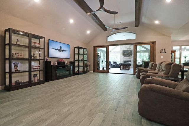 121 Red Hawk Rd Road, Huntsville, TX 77340