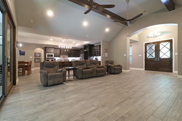 121 Red Hawk Rd Road, Huntsville, TX 77340