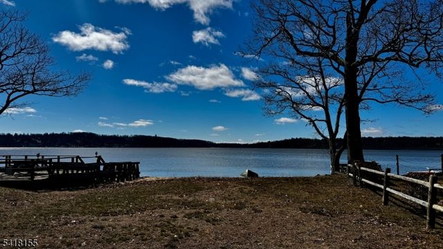 9 Lakeview Ave, Mount Olive Twp., NJ 07828