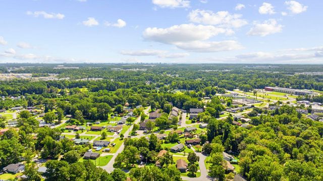 407 Luttie Rd., Myrtle Beach, SC 29588