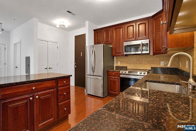 20 Ave At Port Imperial 212, West New York, NJ 07093