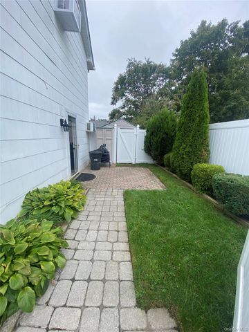 547 Middle Street, North Babylon, NY 11703