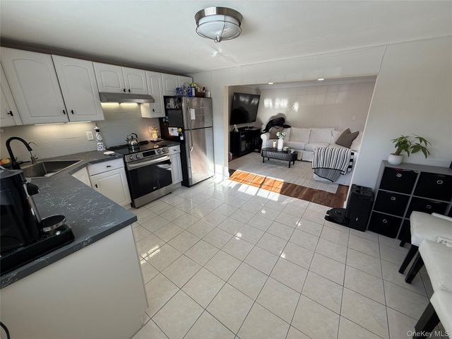 547 Middle Street, North Babylon, NY 11703