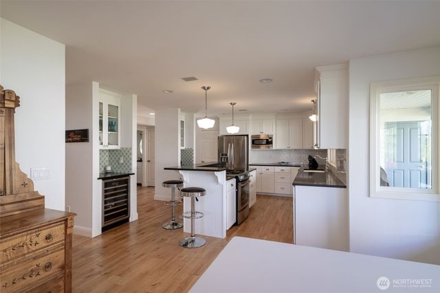 645 18th Avenue W, Kirkland, WA 98033