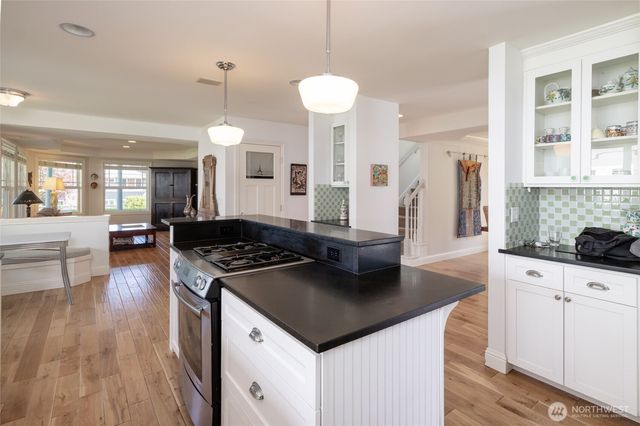 645 18th Avenue W, Kirkland, WA 98033