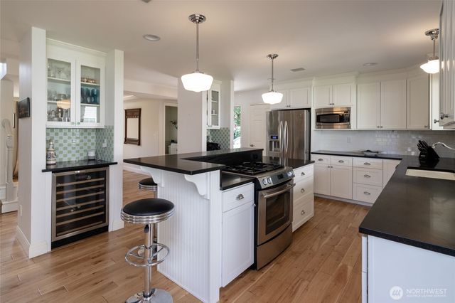 645 18th Avenue W, Kirkland, WA 98033