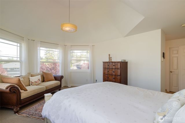 645 18th Avenue W, Kirkland, WA 98033
