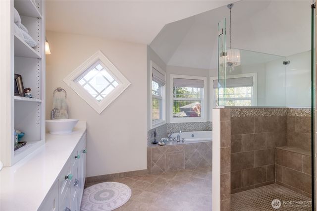 645 18th Avenue W, Kirkland, WA 98033
