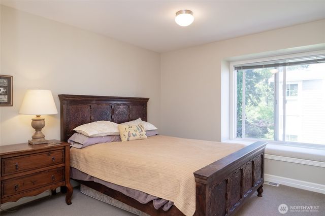 645 18th Avenue W, Kirkland, WA 98033