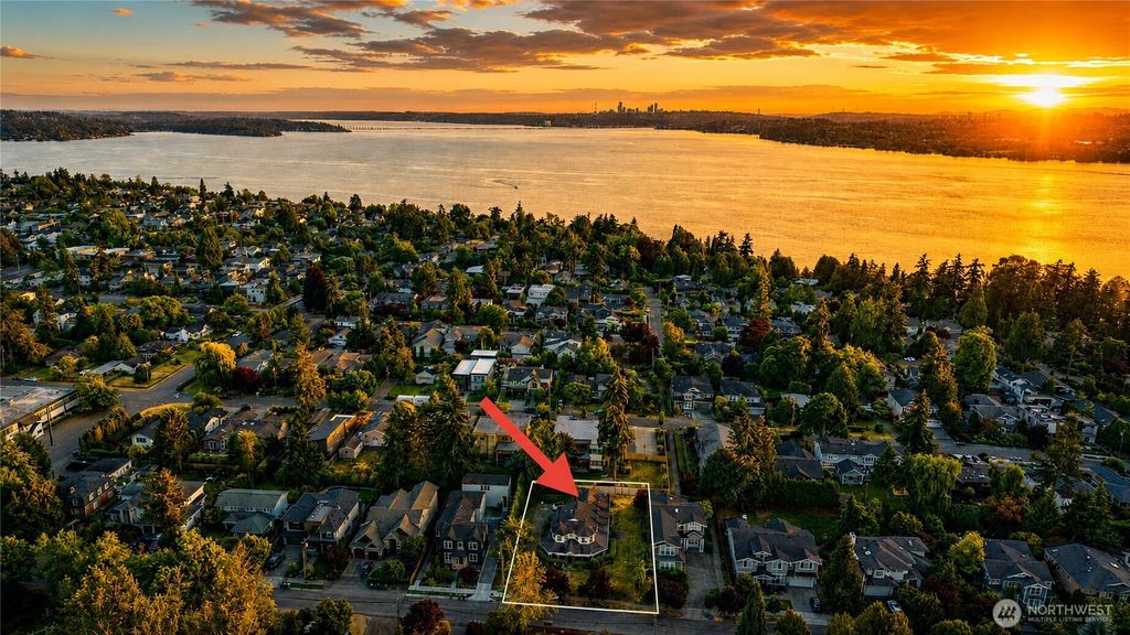 645 18th Avenue W, Kirkland, WA 98033