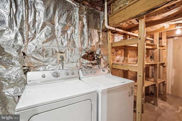 14705 FLOWER HILL DR, Centreville, VA 20120