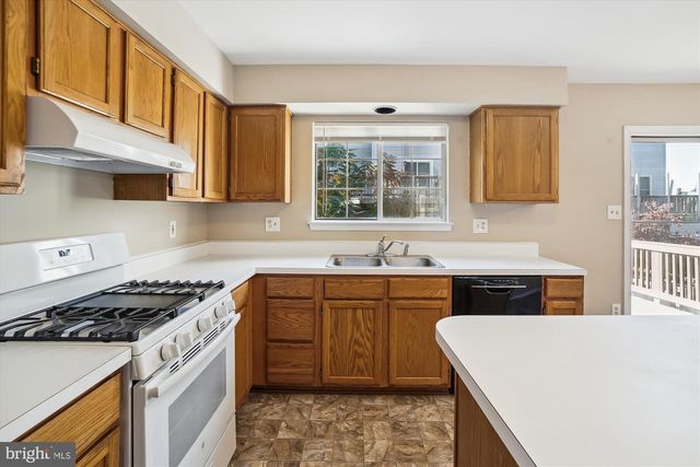 14705 FLOWER HILL DR, Centreville, VA 20120