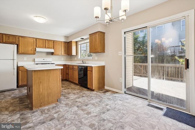 14705 FLOWER HILL DR, Centreville, VA 20120