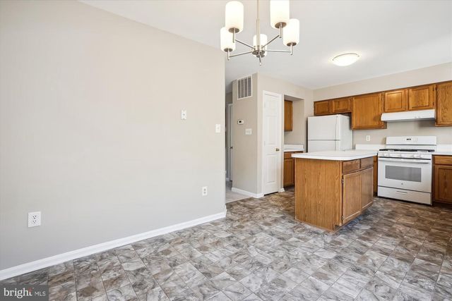 14705 FLOWER HILL DR, Centreville, VA 20120