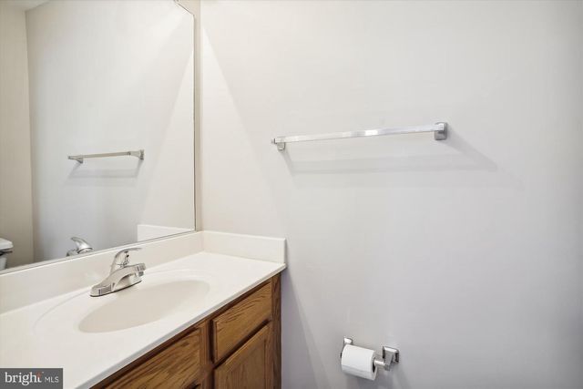 14705 FLOWER HILL DR, Centreville, VA 20120