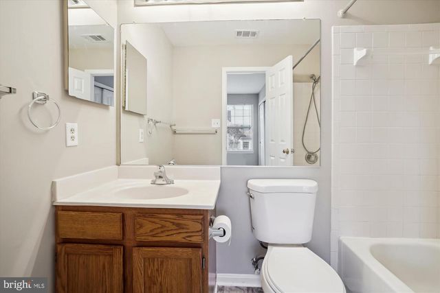 14705 FLOWER HILL DR, Centreville, VA 20120