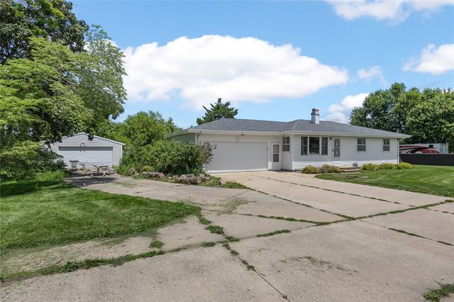 7800 Wieneke Circle, Cedar Rapids, IA 52404