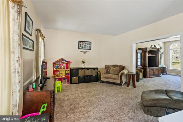 304 IRON VALLEY DR, Lebanon, PA 17042