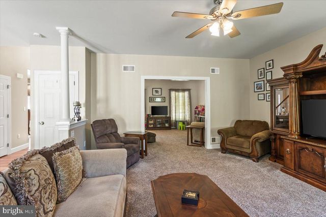 304 IRON VALLEY DR, Lebanon, PA 17042