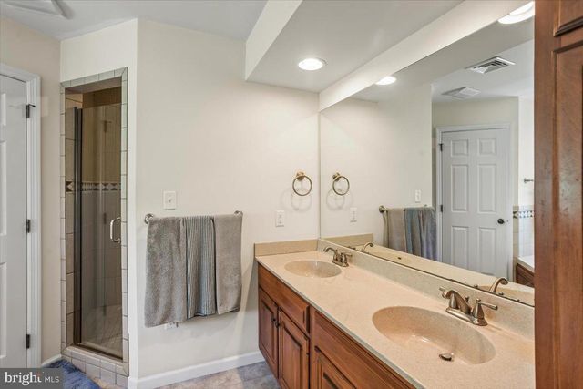 304 IRON VALLEY DR, Lebanon, PA 17042