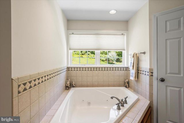 304 IRON VALLEY DR, Lebanon, PA 17042