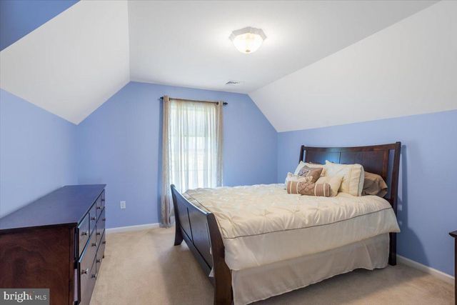 304 IRON VALLEY DR, Lebanon, PA 17042