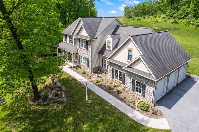 304 IRON VALLEY DR, Lebanon, PA 17042