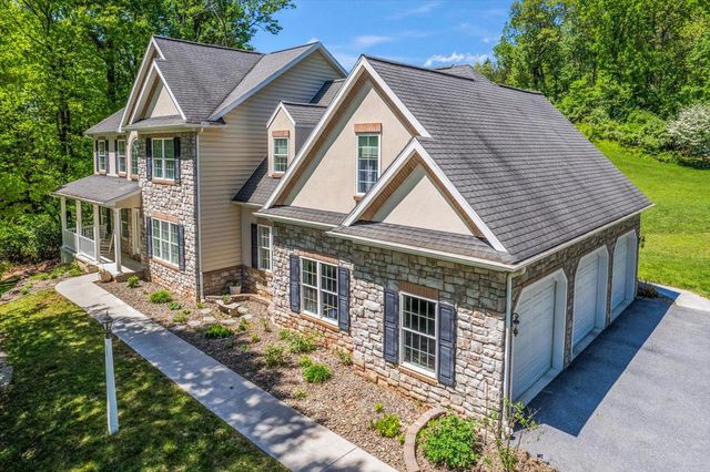 304 IRON VALLEY DR, Lebanon, PA 17042